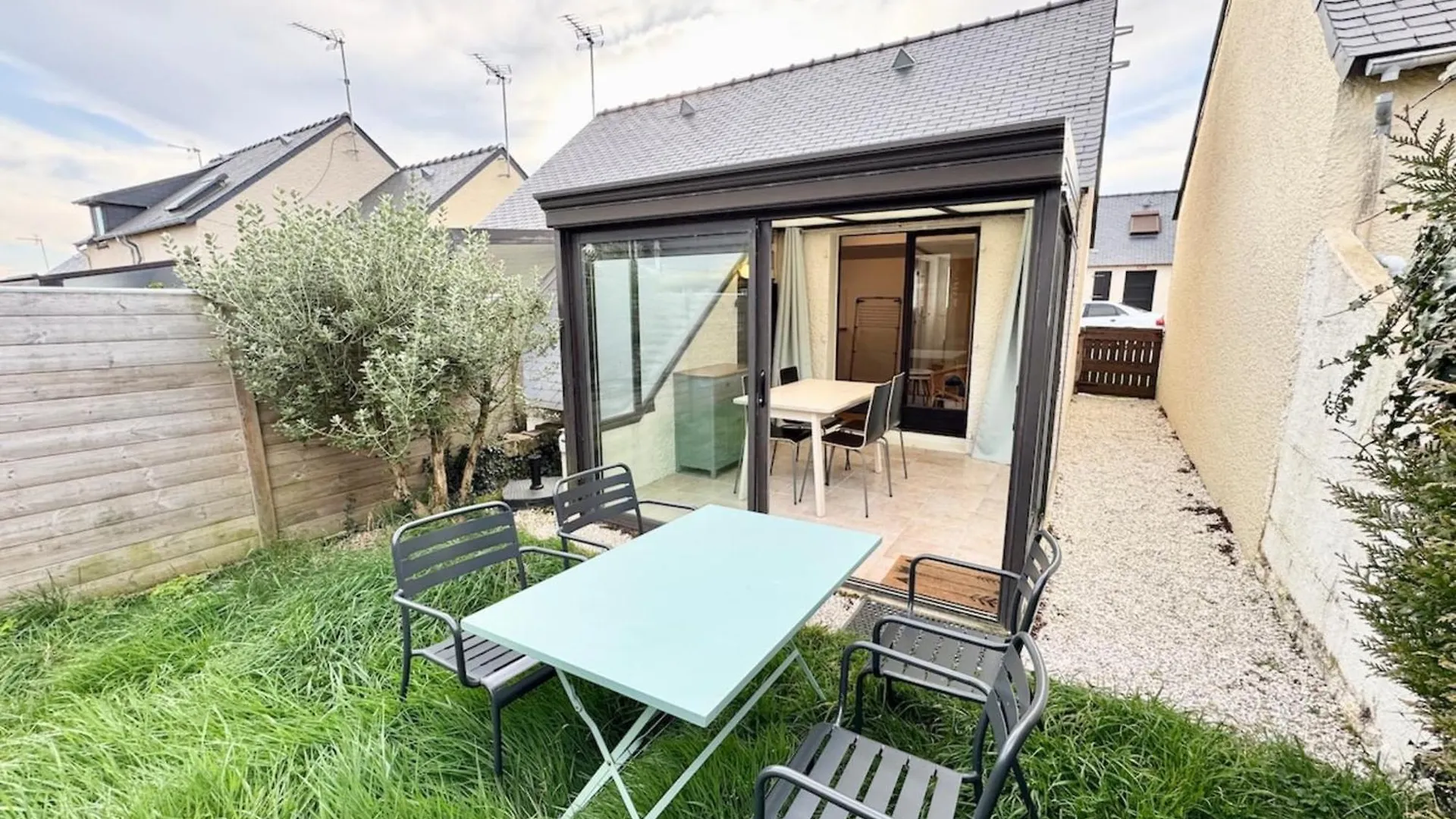 Maisonnette Refaite A Neuf - Jardin - Piscine Guidel 0*,  France